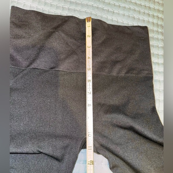 Olive Green High-Waisted Spanx Leggings with zipper ankles. Size Medium VGUC - Picture 7 of 9